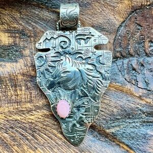 925 Sterling Silver Pink Conch Arrowhead Storyteller Horse Pendant